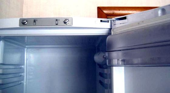 Перевесить двери холодильника в Высоковске | Вызов мастера по холодильникам на дом